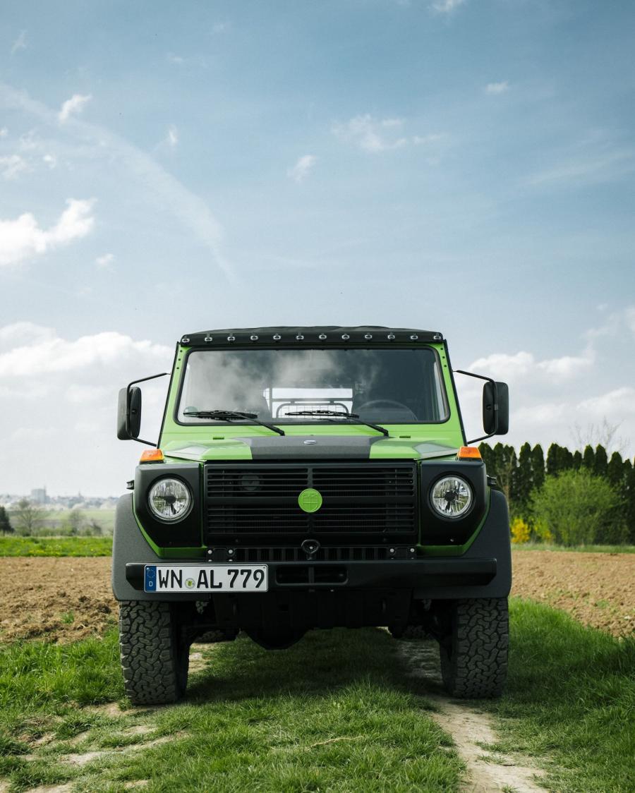  Puch 230GE Cabrio Lime Green by Lorinser 2019 года  (фото 8 из 9)